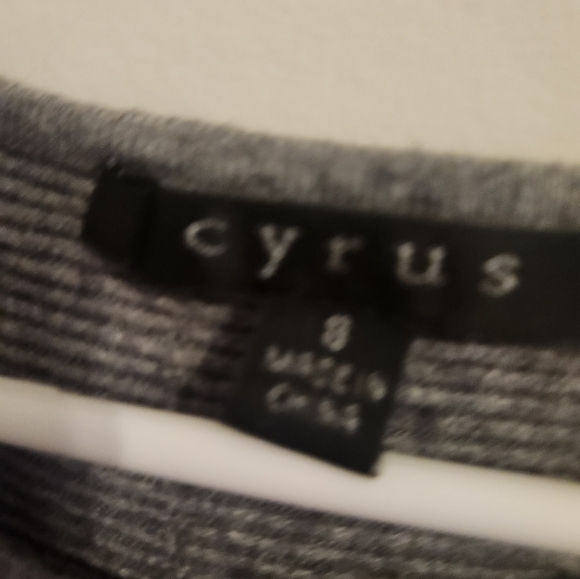 ❤️Cyrus Soft Gray Longsleeve Sweater. Small - Picture 2 of 3